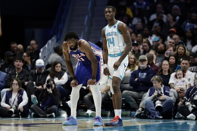 卡斯尔三双创生涯新高力压群雄当选今日最佳球