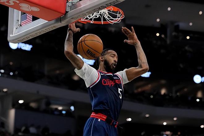 快船力克雄鹿豪取五连胜 小琼斯全面爆发助队登