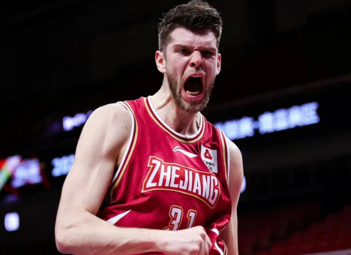 广东男篮签下拉科塞维奇补强内线引争议