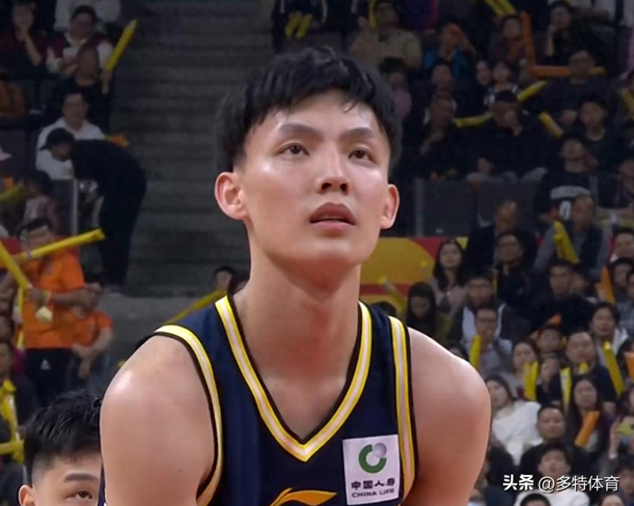 广东宏远晋级八强迎战北京 徐杰谈翻盘信心 徐昕